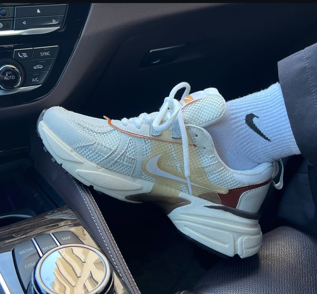 کتونی نایک V2K مدل ترند 2024 – شیک، نرم و فوق‌العاده سبک